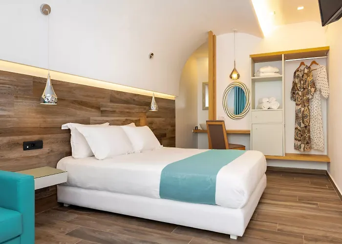 酒店 Deluxe Santorini 3*