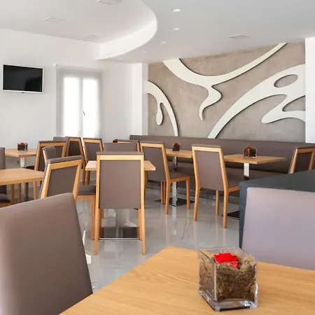 Hotell Deluxe Santorini Fira (Santorini)