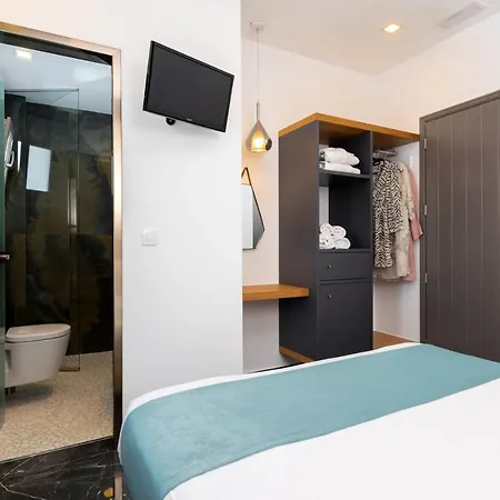 Deluxe Santorini Hotel 3*