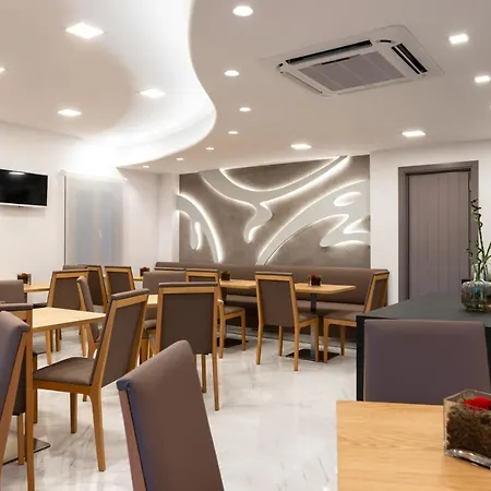 Deluxe Santorini Fíra