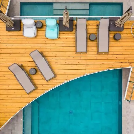Deluxe Santorini Hotel 3*