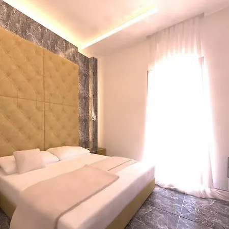Deluxe Santorini Szálloda Fíra