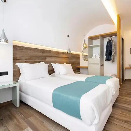 Deluxe Santorini 4* Fíra
