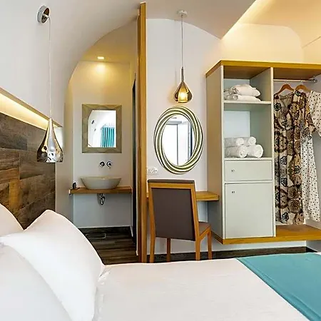 Deluxe Santorini Hotel