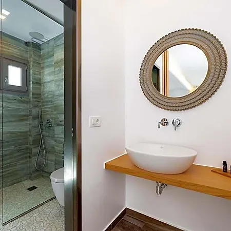 Deluxe Santorini Hotel