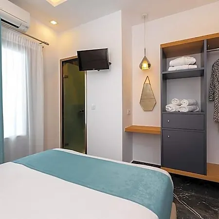 Deluxe Santorini Hotel
