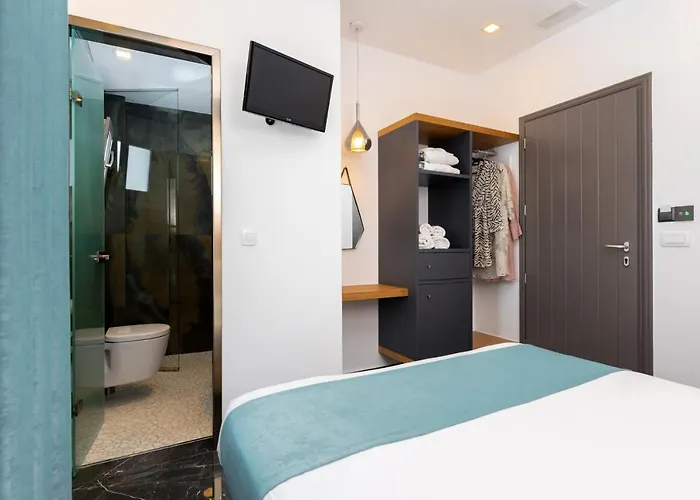 Deluxe Santorini Hotel 3*