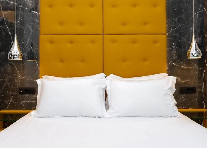 Deluxe Santorini Hotel