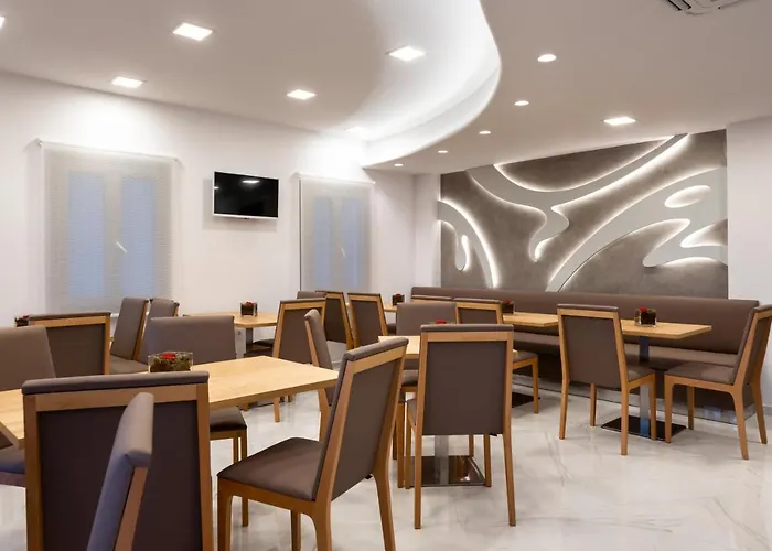 Deluxe Santorini 3* Fira (Santorini)