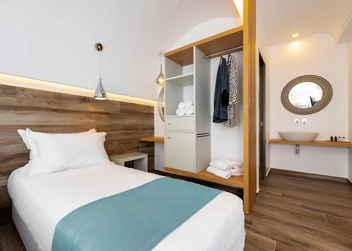 Deluxe Santorini Fira (Santorini)