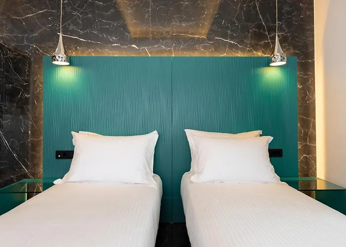 Deluxe Santorini 3* Fira (Santorini)