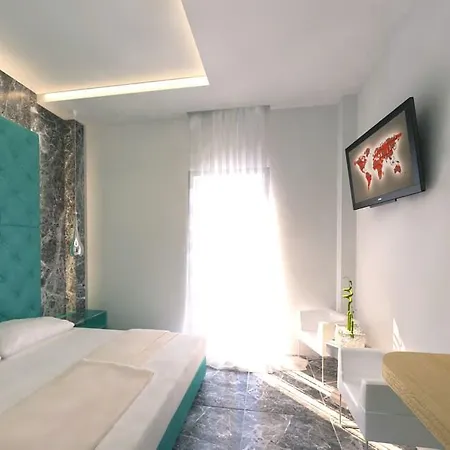 Deluxe Santorini Fira (Santorini)