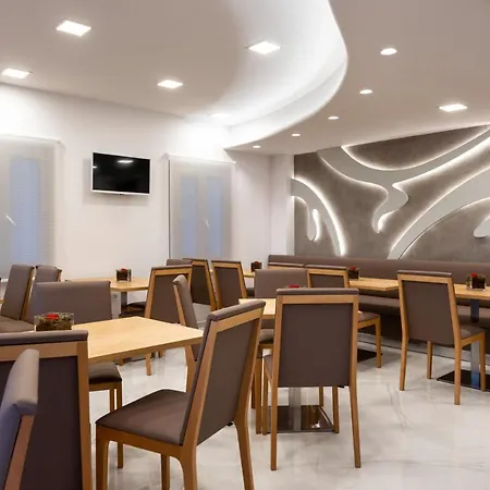 Deluxe Santorini 3* Fira (Santorini)