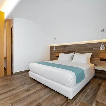 Deluxe Santorini Hotel